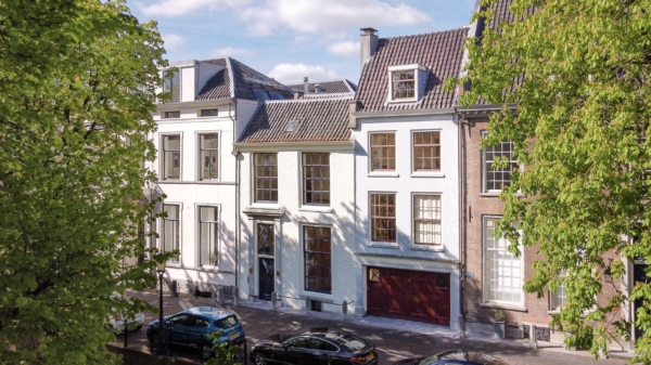 Utrechts pandje met dik zwembad aan Nieuwegracht te koop voor €4.700.000,-