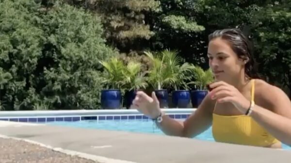 Talentje springt probleemloos uit het water