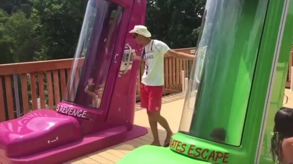 Sadistische badmeester heeft schijt aan bange koters