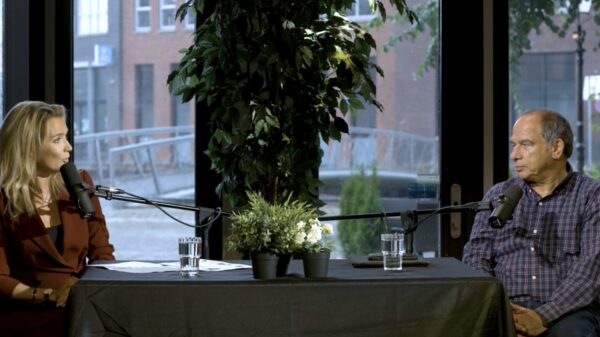 Maurice de Hond over de échte cijfers en feiten van de ziekte COVID-19