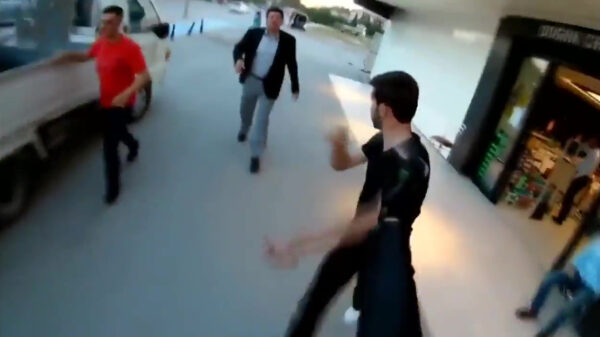 Pepperspray blijkt enorm effectief tegen agressieve roadragers