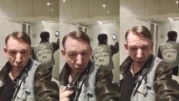 Levensgevaarlijk Duits Hells Engeltje stelt zich even voor