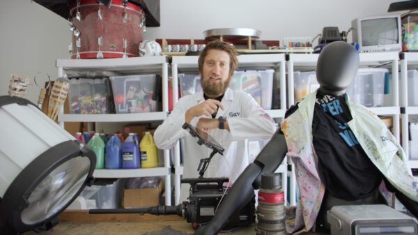 Zo ziet een Apple Watch er in slowmotion uit die water 'uitspuugt'