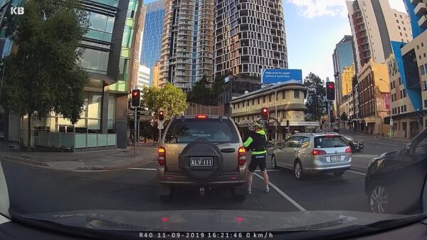Wielrenner gebruikt zijn fiets als stormram tijdens Australische road rage