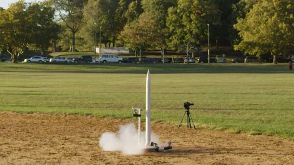 Youtuber plaats een compilatie van al zijn raketlanceringen die niet volgens plan verliepen