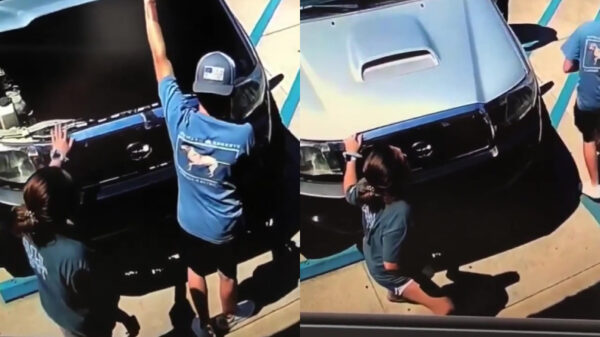 Protip: leg nooit je hand onder een openstaande motorkap