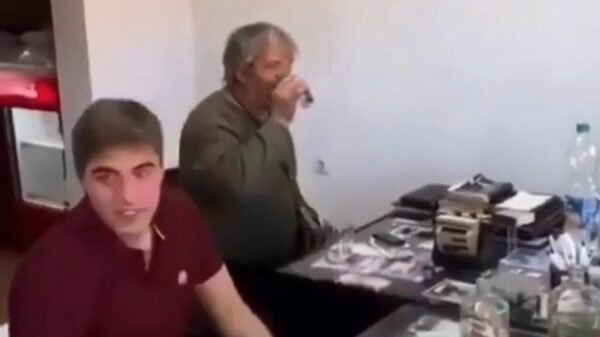 Wedden dat Boris een groot glas wodka in één keer kan atten!