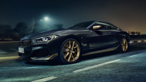 De BMW 8-serie is er nu ook in knap foute Golden Thunder-uitvoering