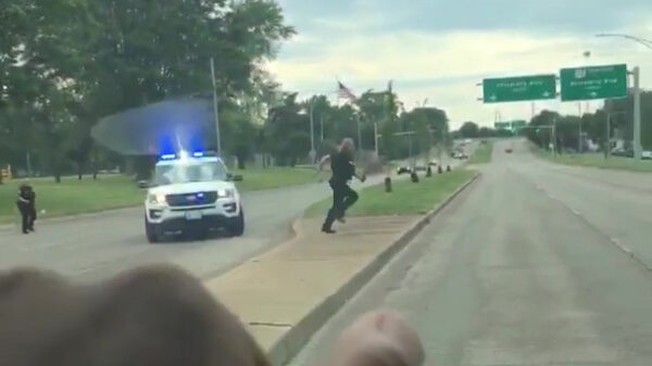 Pretletter geniet net iets te hard van een politieachtervolging