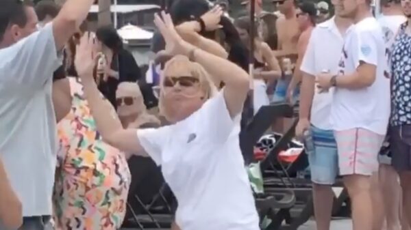 Moeders ging weer lekker uit d'r plaat