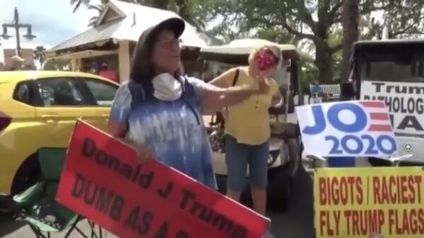 Bejaarde Trumphaters laten hun mening duidelijk horen