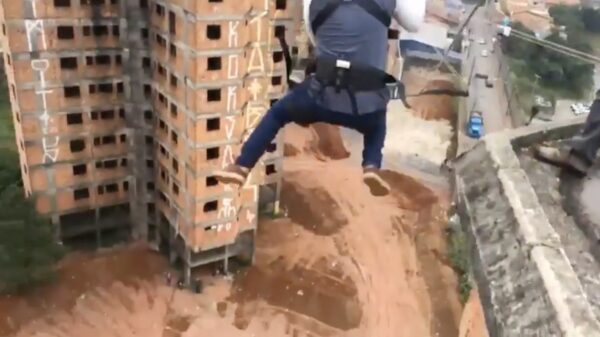 Als de baas er niet is heb je alle tijd om van gebouwen te springen