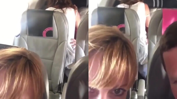 Stelletje denkt ongezien even van bil te kunnen gaan in een vliegtuig