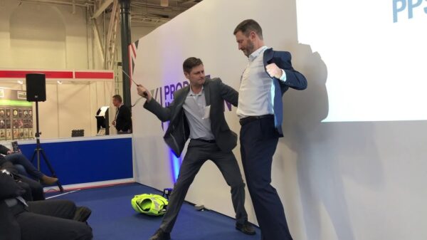 Nieuw body armor blijkt tijdens 'aanval' uiterst effectief te zijn