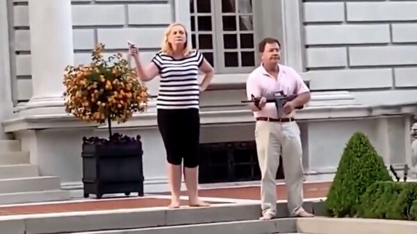 Interview met 't echtpaar dat door BLM-demonstranten werd bedreigd