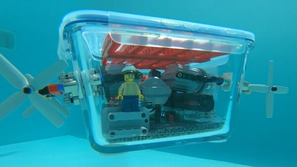 Hobby Bob bouwt onderzeeboot van LEGO met magneetgedreven motoren