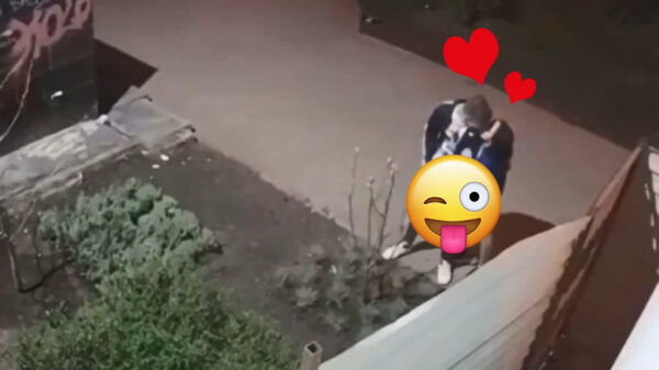 Russische tortelduifjes gespot tijdens romantische eerste kus