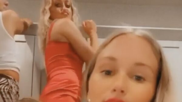 Keuken is niet bestand tegen dit blonde getwerk