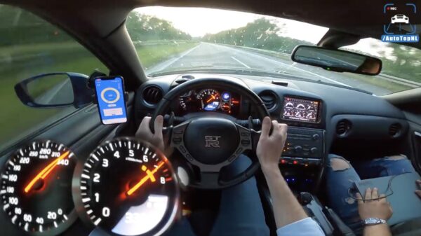 Met 337km/u in een Nissan GT-R (1400 PK) over de Autobahn janken