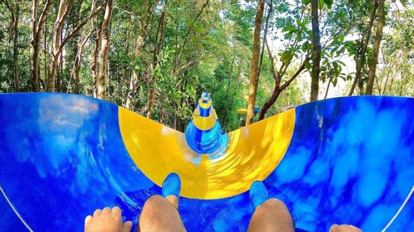 De waterglijbaan in het Escape Theme Park in Maleisië is met 1,1 km de langste ter wereld
