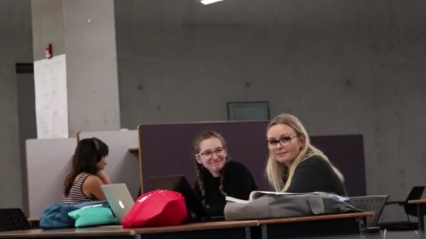 Zorg dat je in de bibliotheek nooit het geluid aan laat staan tijdens ‘zelfstudie’