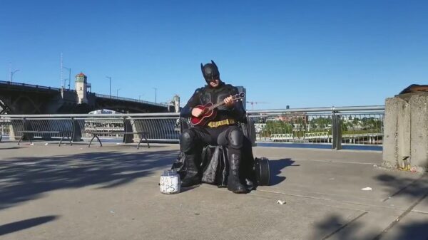 Het gevecht tussen Batman en Spiderman verloopt anders dan verwacht