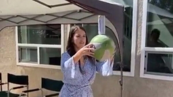 De basketbalchallenge is niet voor mensen zonder evenwicht