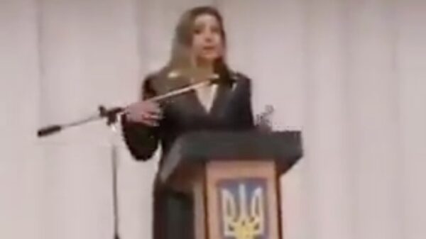 Een speech geven terwijl het publiek van je natuurfilm geniet