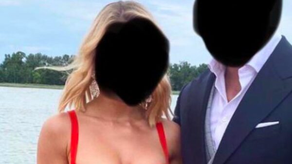 Deze dame zou té pikant gekleed gaan voor een bruiloft, oordeel zelf