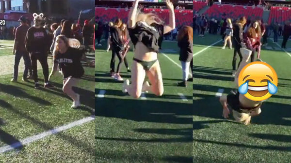 Cheerleader voert de perfecte op je bekflip uit