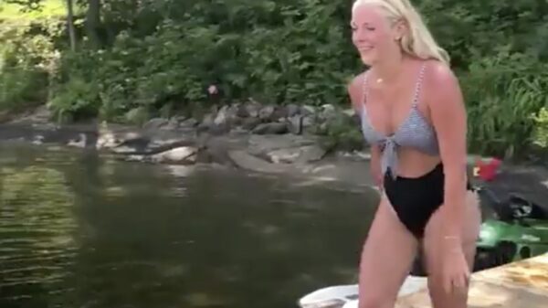 Soepel in het water springen zit niet in haar repertoire