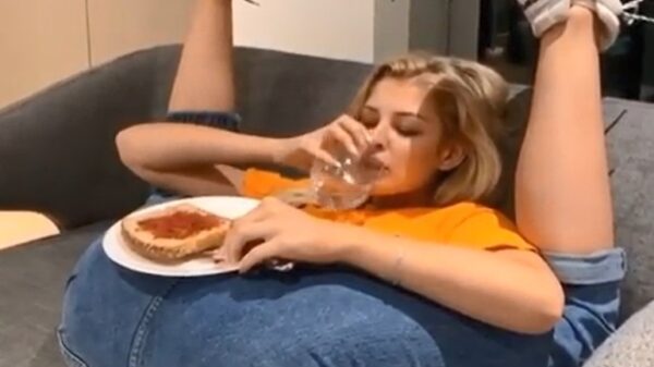 Vriendin heeft geen tafel nodig