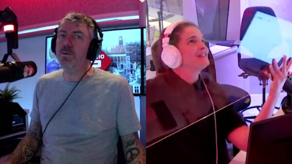 Zenderbaas grijpt in nadat Ruud de Wild coronaschermen uit de studio trekt