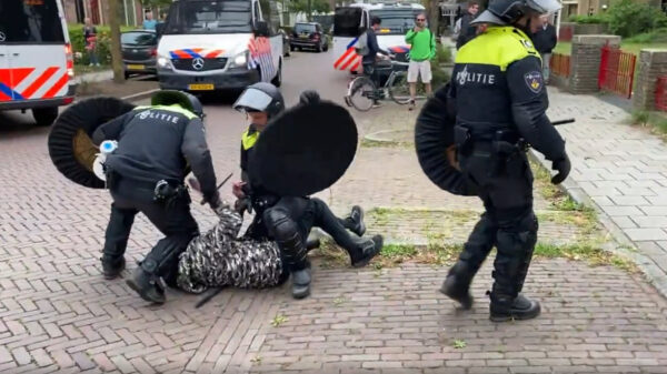 De door de ME geslagen Jeroen vertelt even zijn kant van het verhaal