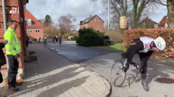 Stok neemt wraak op meppende wielrenner