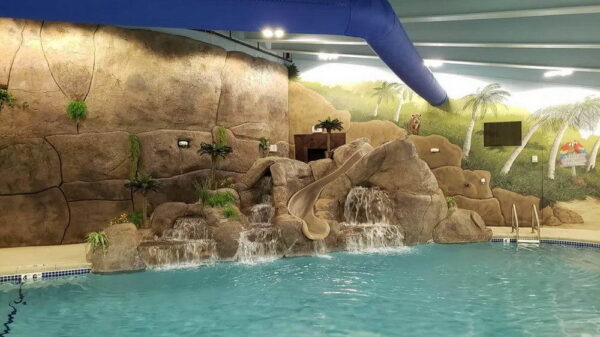 Voor 1,5 miljoen koop je een appartement in deze superluxe 15 verdiepingen tellende bunker