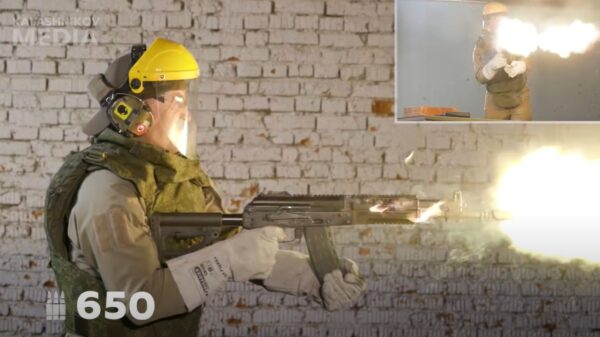 Hoe lang duurt het voordat je een Russische AK-12 kapot schiet?