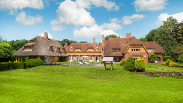 Voor de rijke stinkerd met diepe zakken is dit huisje in Eindhoven een buitenkansje
