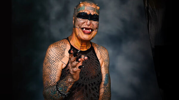 Eva Tiamat Medusa maakt de transformatie van transgender naar geslachtsloze draak