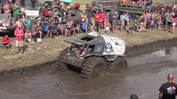 Lekker door de modder raggen tijdens een Trucks Gone Wild-evenement