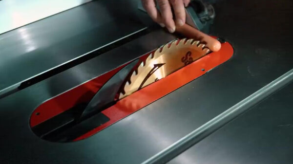 Extreme slomo-beelden laten zien hoe goed een Sawstop werkt