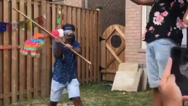 Als je nog kinderen wil kun je beter geen piñata vasthouden