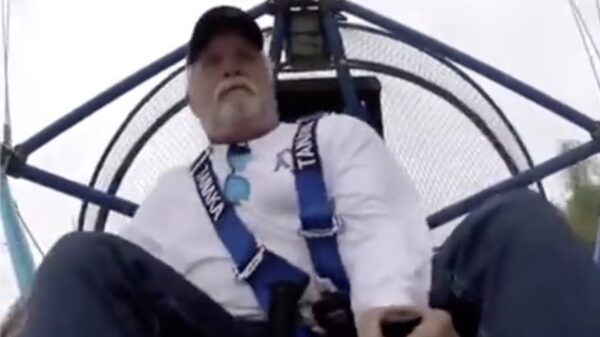 Paraglider maakt een behoorlijk heftige landing