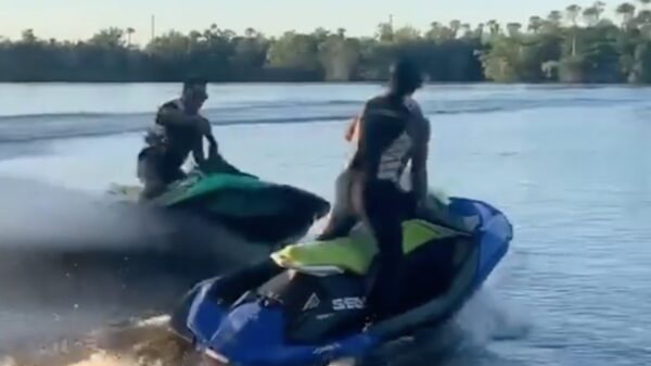 Deze jetski van rechts kreeg toch geen voorrang