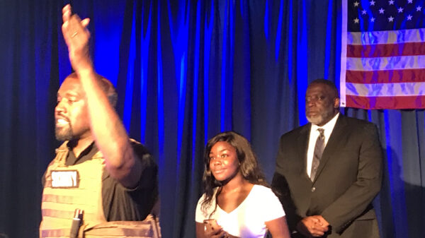 Kanye West tijdens eerste campagnebijeenkomst: "Ik heb bijna mijn dochter vermoord"