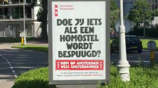 Amsterdamse reclamezuil geeft zichzelf antwoord