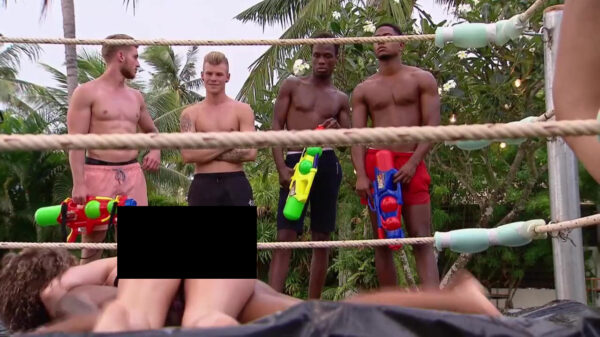 Mannen Temptation Island vinden olieworstelende bikinichicks vies en eng