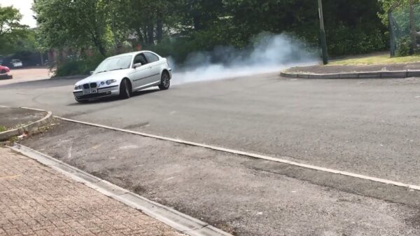 Amateurcoureur denkt met zijn BMW een stukje te kunnen driften