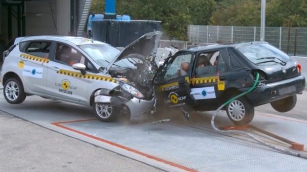 Met een crashtest zie je goed het verschil tussen oude en nieuwe auto's