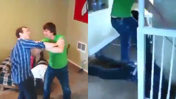 Kerel gebruikt zijn mattie als surfplank tijdens robbertje stoeien